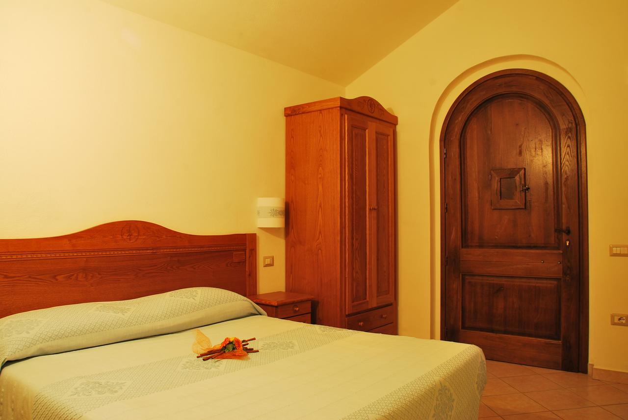 Hotel Turismo Rurale Villa Maria Caterina Кала-Гононе Экстерьер фото